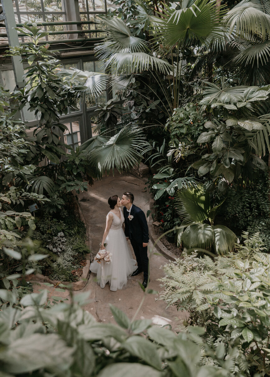 И свадьба получилась не весенняя, а летняя. Ну, всё к лучшему, чего уж там