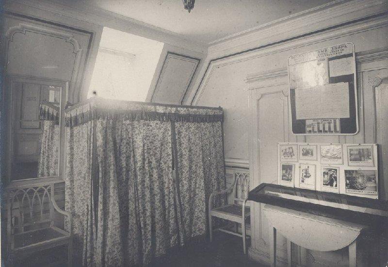 "Собственная дача Его Императорского Величества" в Петергофе. Маленький ...