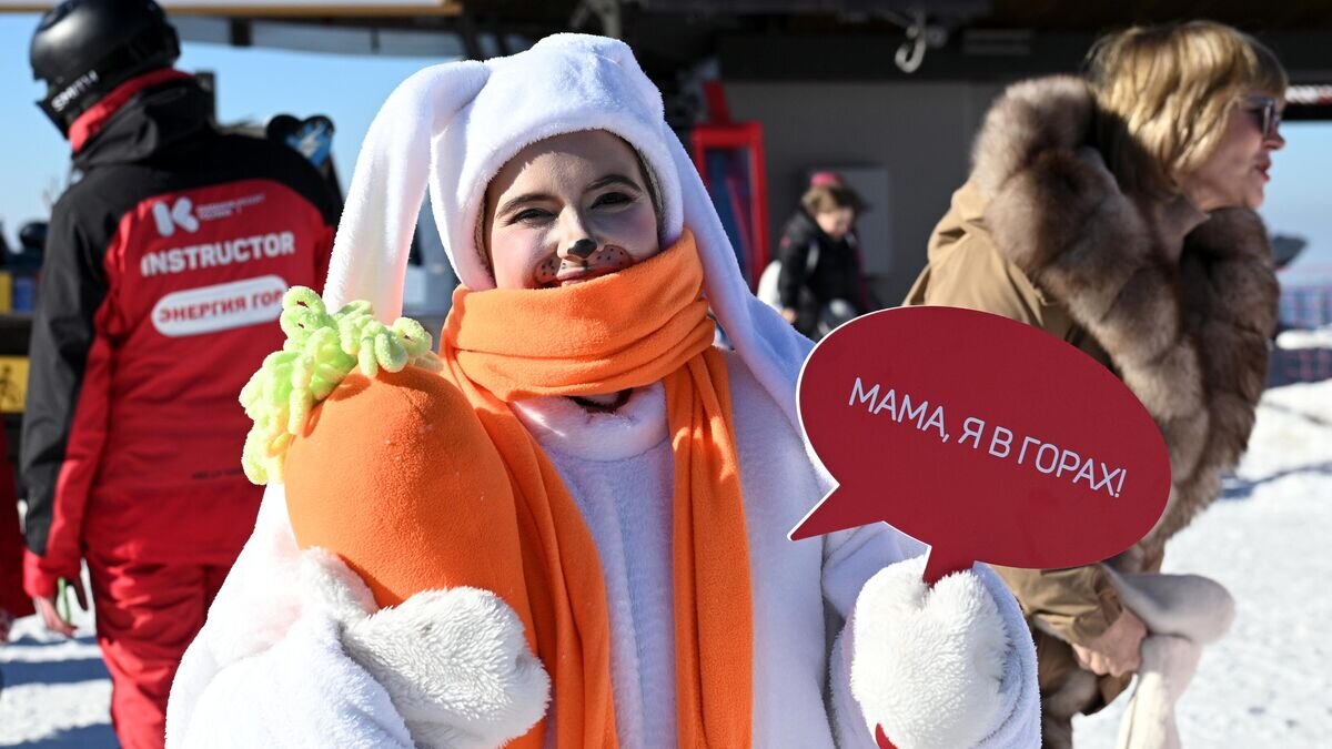    Девушка на горнолыжном курорте "Красная Поляна" в Сочи© РИА Новости / Екатерина Лызлова