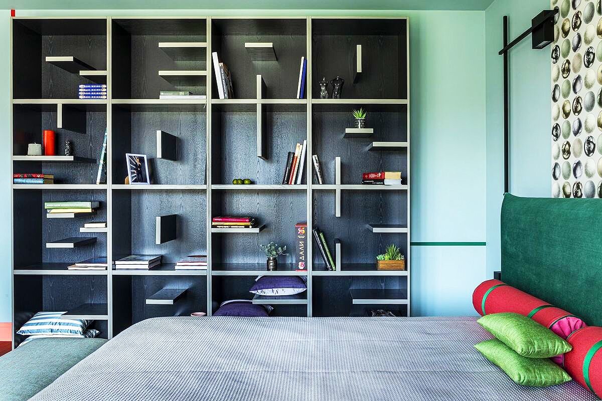 Спальня с неоновой подсветкой. Целая комната. Целая комната. Спальня в викторианском стиле готика красный. Целая комната.