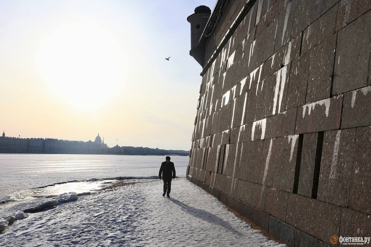 санкт петербург в лучах солнца. солнце светило в спб. розовый рассвет. санкт петербург над невой. когда в питере светит солнце.