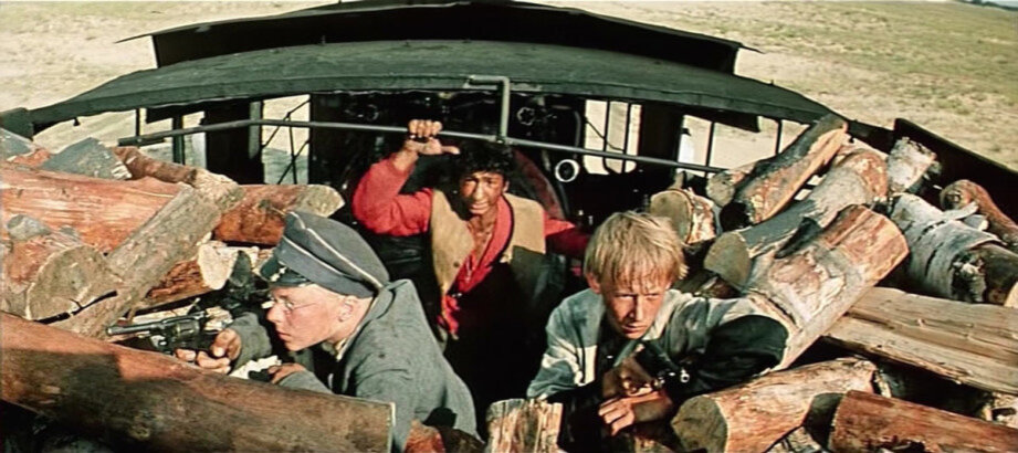 29 апреля 1967 года на советские киноэкраны вышла картина Эдмонда Кеосаяна «Неуловимые мстители».-6
