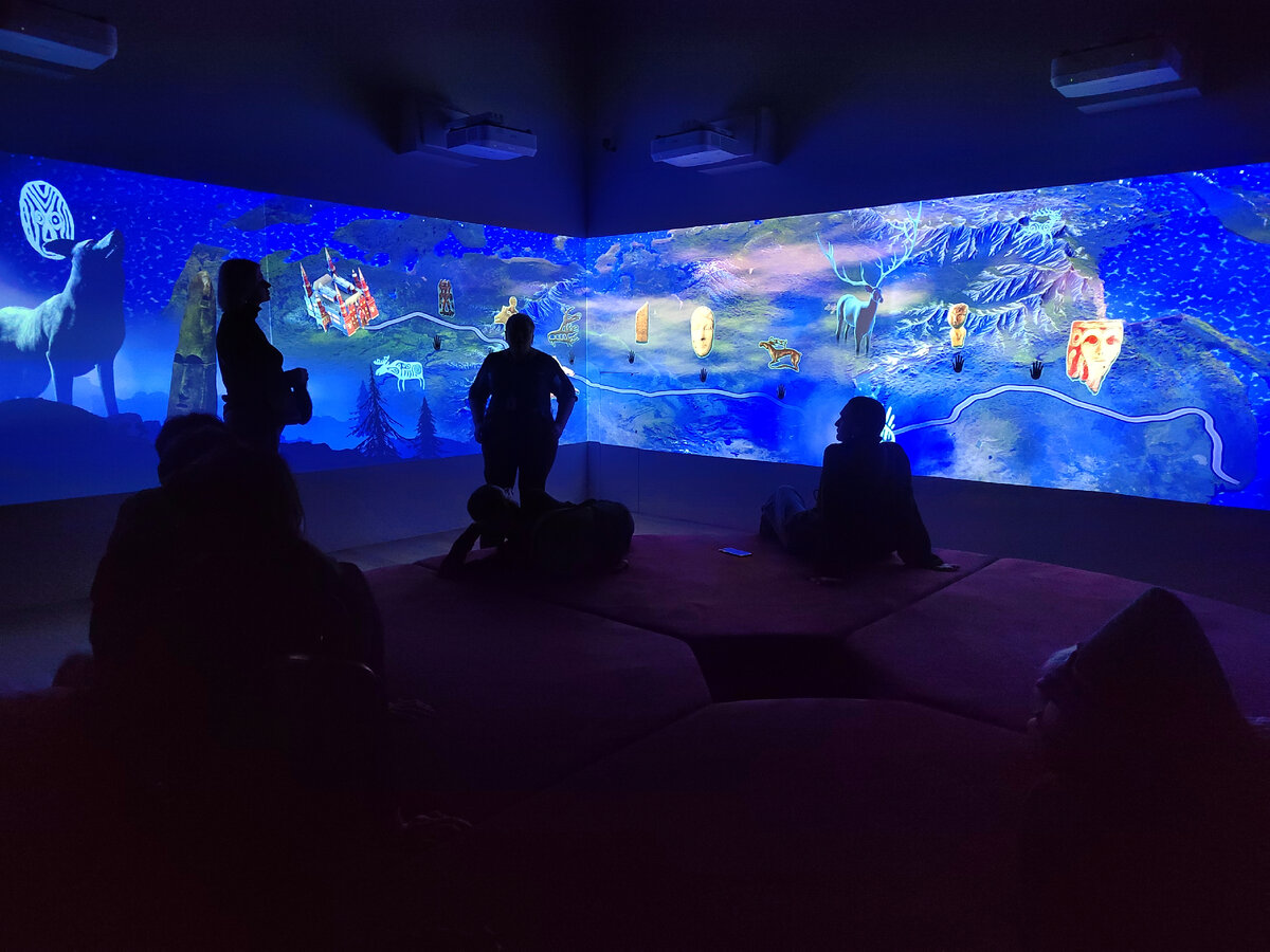 Световая инсталляция показывает путь Транссиба по России