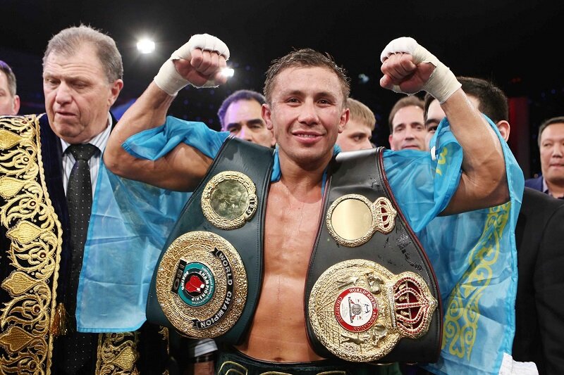 Геннадий Головкин с поясами.