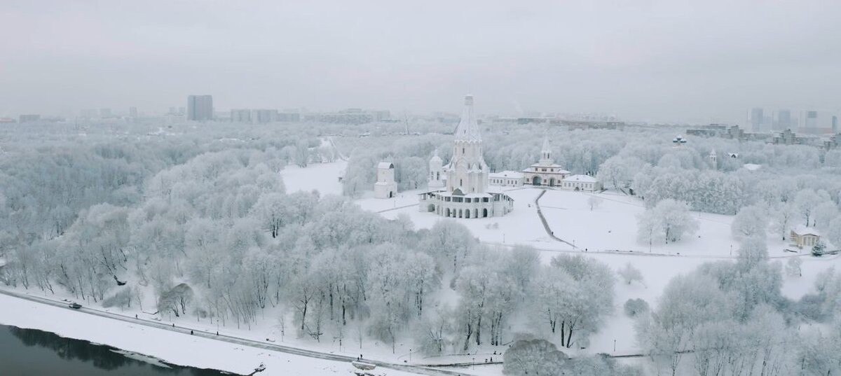 Рядом с таким красивым место живём! Пять минут и ты в парке, которому сегодня исполнилось сто лет. Эти фотографии из телеграм-канала музея-заповедника вполне отражают красоту и мощь Коломенского.-1-2