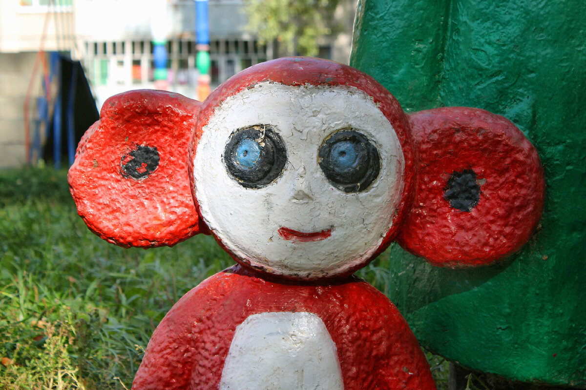 Мэр статуя чебурашка. Обучающая игрушка чебурашка. Чебурашку зовут наибнушка. Литературный герой чебурашка. Литературный герой чебурашка.