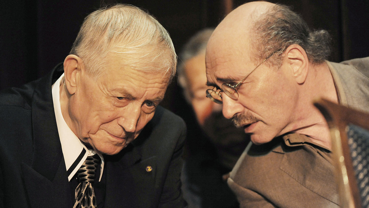 Поэт Евгений Евтушенко и писатель Александр Кабаков в Центральном Доме Литераторов, 2009 год. Владимир Вяткин/РИА «Новости»