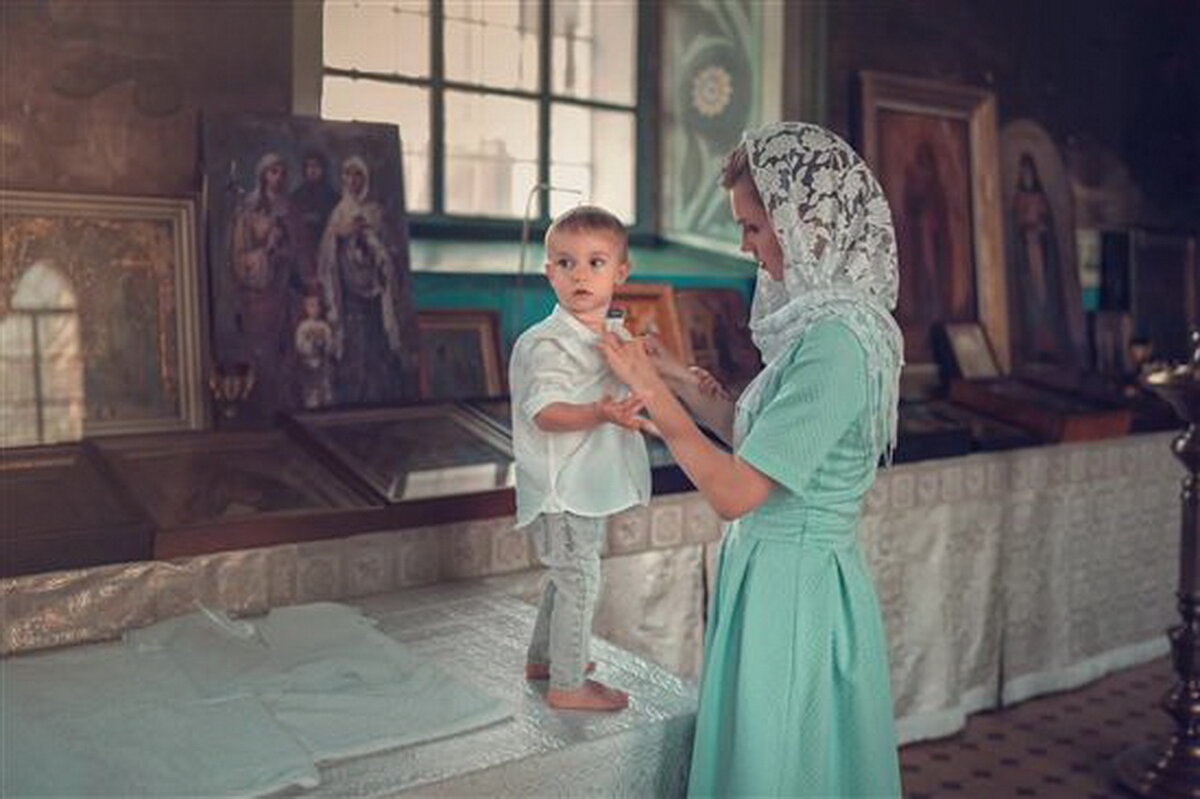 Крестная мама она мама. Платье на крестины для крестной 2022. Одежда мамы на крещение ребенка. Наряд для крестной мамы на крещение. Платье для церкви на крещение.