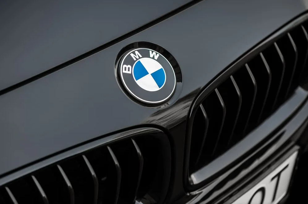 Источник фото: https://www.mycarly.com/de/blog/autodiagnose/fehlerspeicher-auslesen-und-loschen-ohne-diagnosegerat-vw-und-bmw/