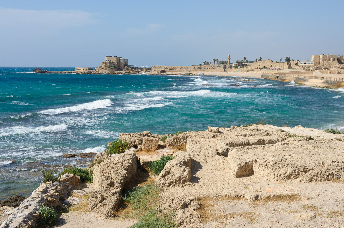 Кесария. Виднеется. Источник фото: https://the-israel-guide.com/wp-content/gallery/caesarea/Caesarea-011.jpg