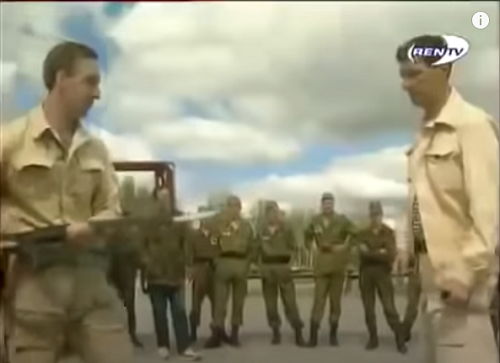 Бесконтактный бой. Фигурально, "оплеуха из-за угла".