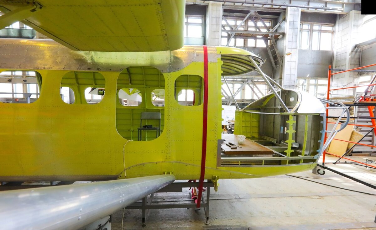 Готовый планер самолёта ЛМС-901 «Байкал», разработанный в Московском авиационном институте (МАИ).