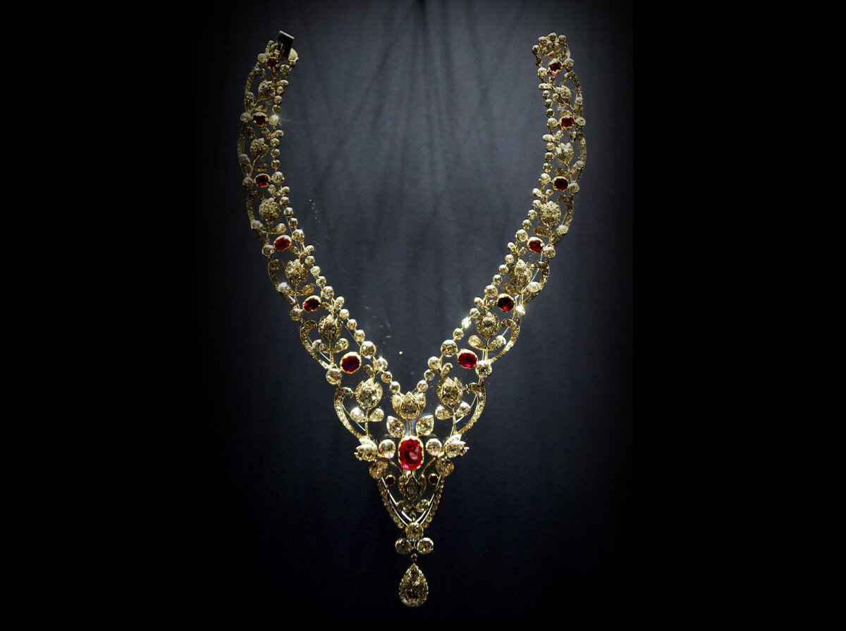 Сапфировые бусы рассказ на дзен. Бусы из сапфира 817-eo. Бусы сапфир натуральный. Сапфир камень бусы. Бусы из сапфира 817-eo.