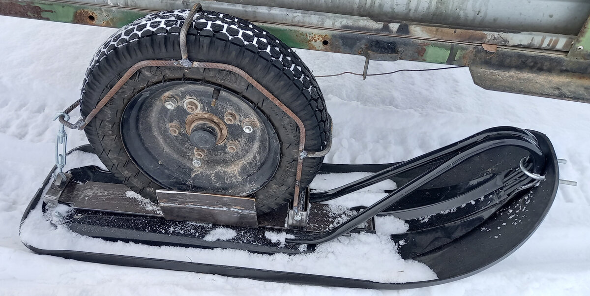 Лыжа в на колесе в сборе после 3 км пробега по полям.