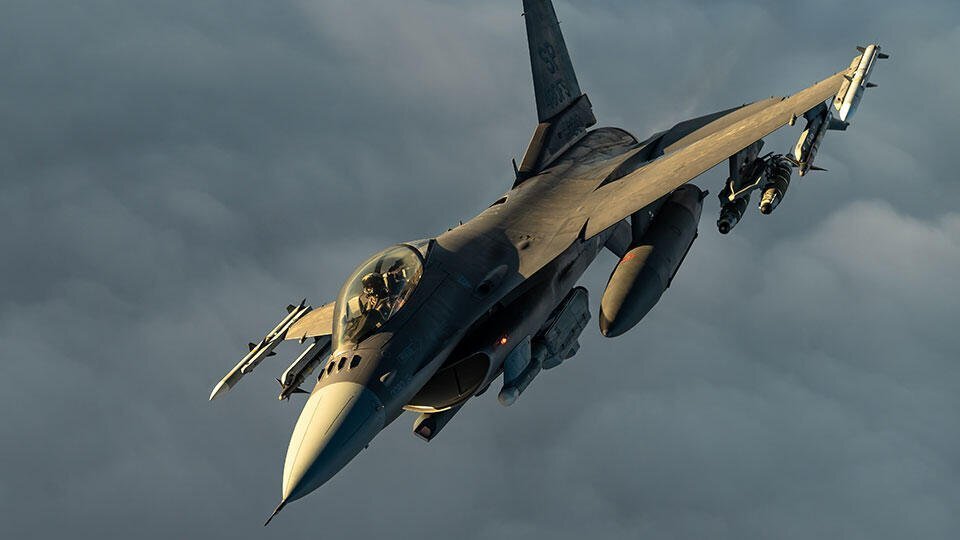     Дуда: решение об отправке Украине истребителей F-16 будет нелегким Global Look Press/Ssgt. Trevor T. Mcbride/U.S Air