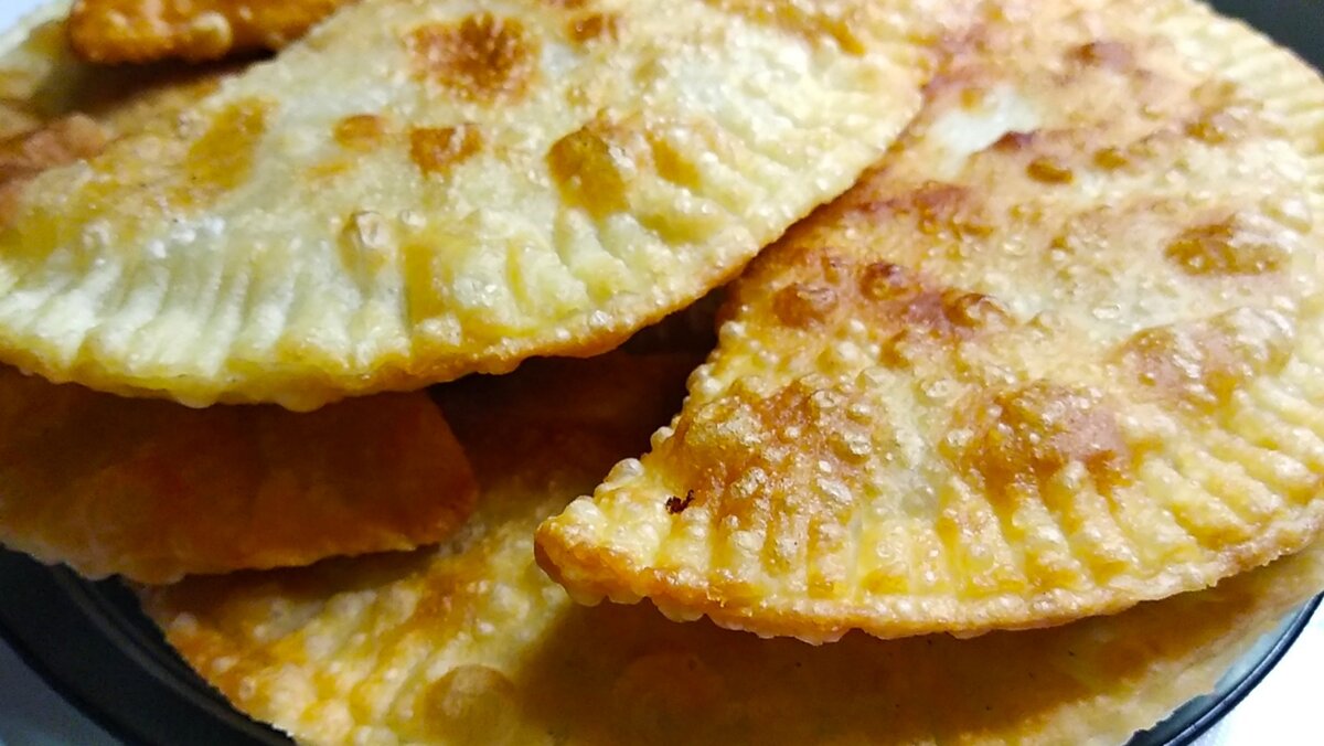 Чебуреки с картошкой и сыром. Чебуреки с картошкой и сыром