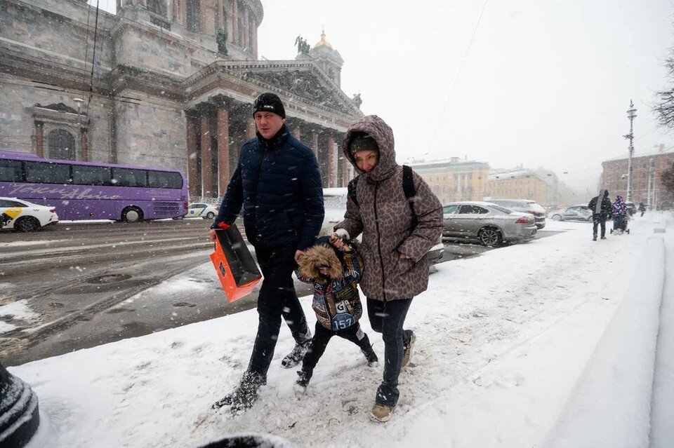     В Петербурге вновь желтый уровень погодной опасности. Хотя бы не оранжевый. Юлия ПЫХАЛОВА