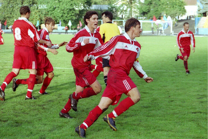Юрий Жирков (слева на переднем плане) в форме тамбовского "Спартака". 