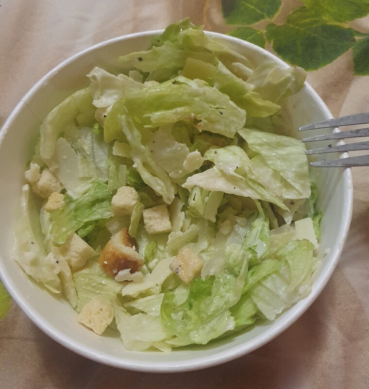    Салат «Цезарь с креветками» без креветок