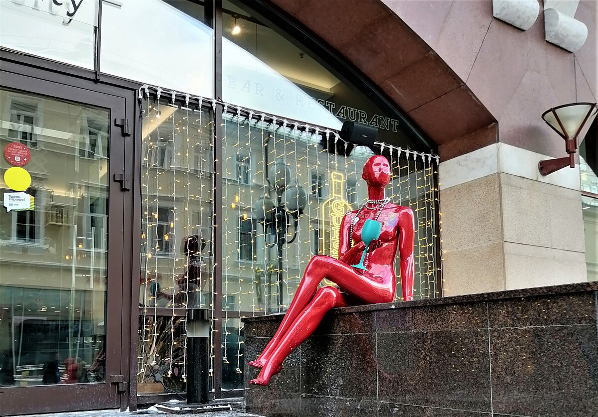 Интересное по дороге к магазину янтаря