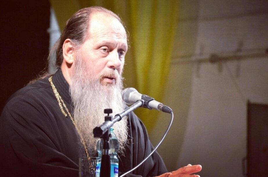 Почему в церкви текут слезы. Можно ли в храм с месячными женщине. Икона иисуса христа мироточит. Почему в церкви текут слезы. Сан священника.