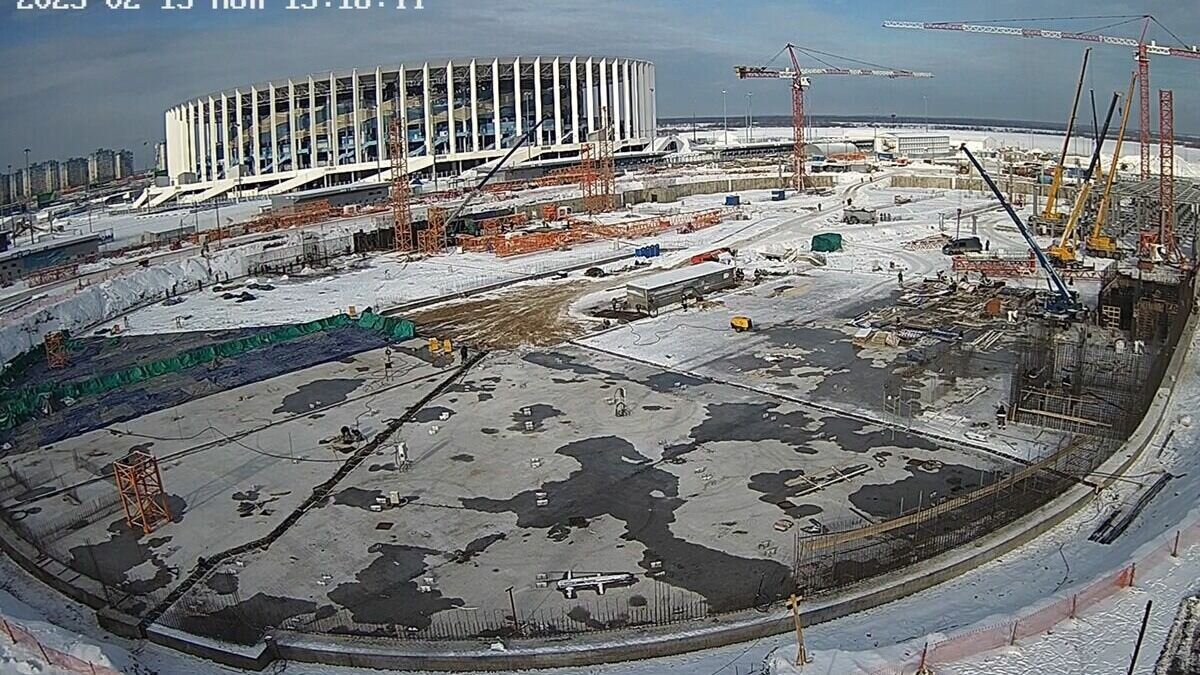     На строительной площадке Ледового дворца в Нижнем Новгороде полностью завершены работы по армированию и бетонированию фундамента. Возведение объекта идет без отставаний, сообщили NewsNN в Корпорации развития региона.