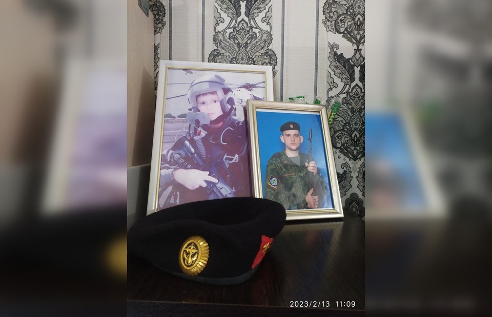     Мама погибшего военнослужащего хранит память о своем отважном сыне. Фото предоставлено героем публикации