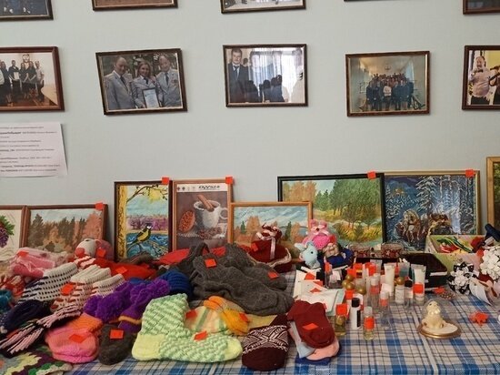     Желающие могли приобрести эксклюзивные вещи / Елена Анифатьева