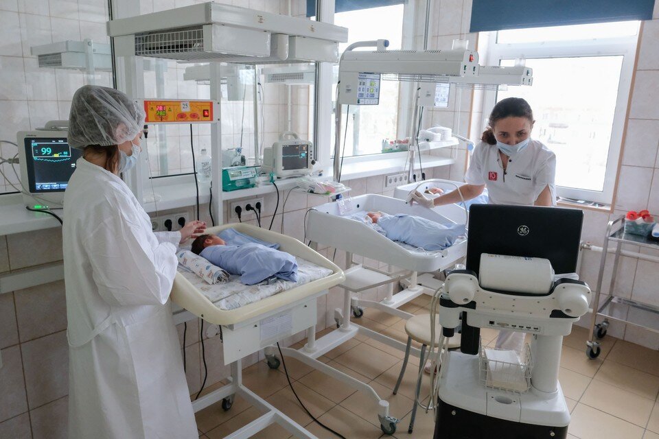     Специалисты также зарегистрировали 11 актов об установлении отцовства. Артем КИЛЬКИН