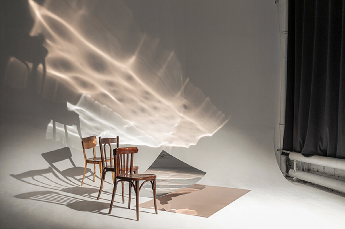 Примеры золотистого и серебристого листа