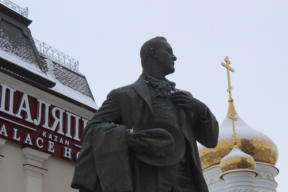     13 февраля исполнилось 150 лет со дня рождения великого певца, уроженца Казани. Лилиана ГАРИФУЛЛИНА