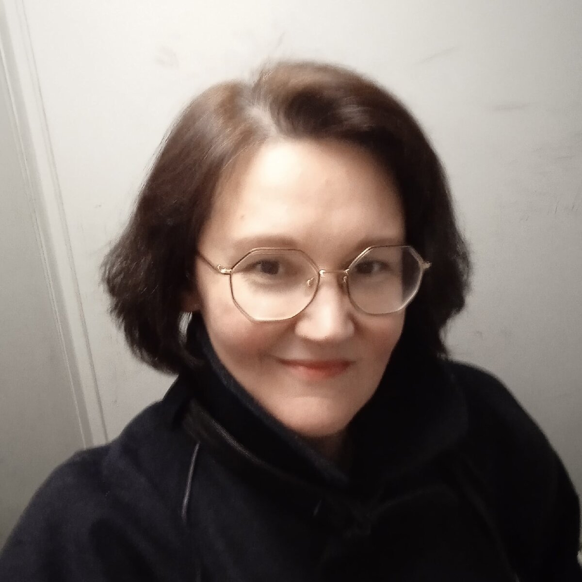 Кстати, использовать фотографию тоже можно только с предварительного разрешения. Это биометрические персональные данные. Без разрешения - нельзя, а разрешение не презюмируется. 