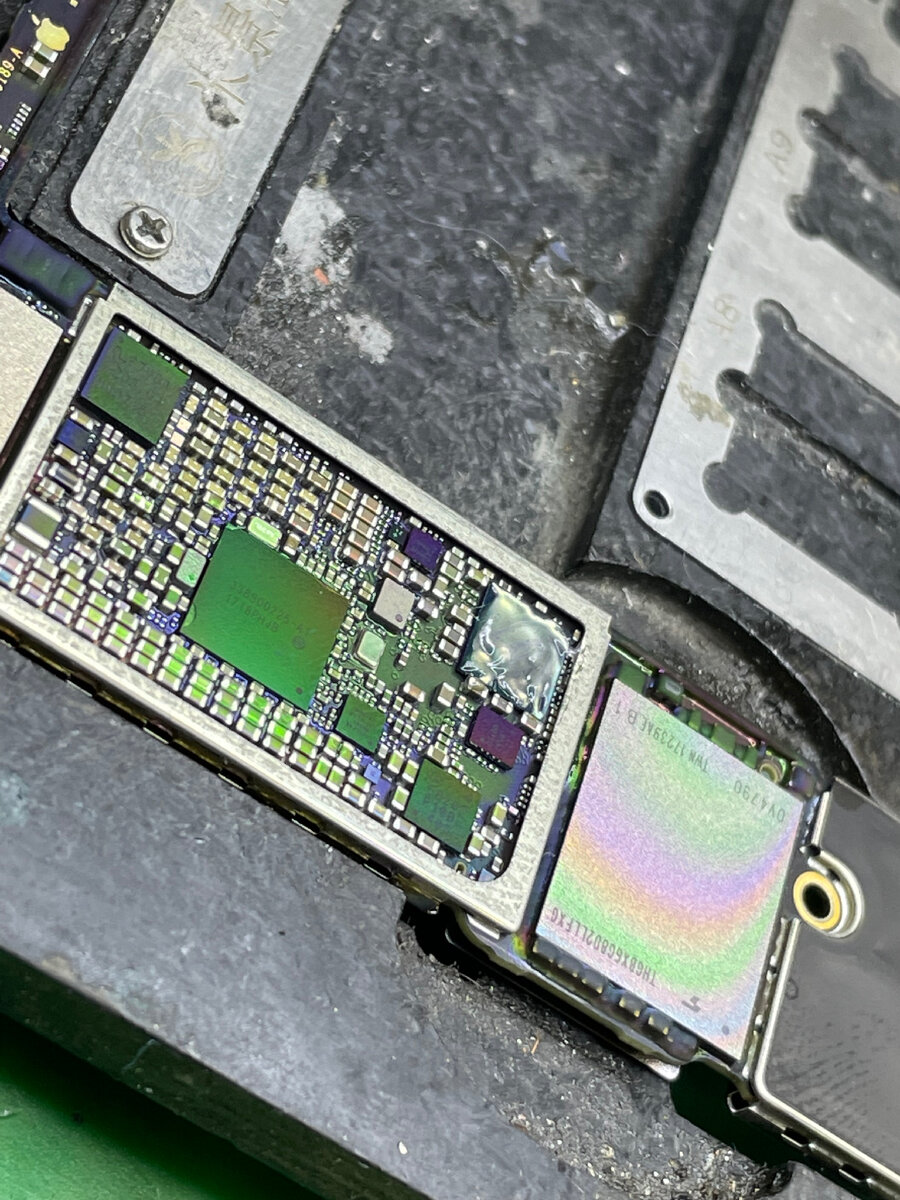 Вскрыли, посмотрели, виновник уже покрыт флюсом 