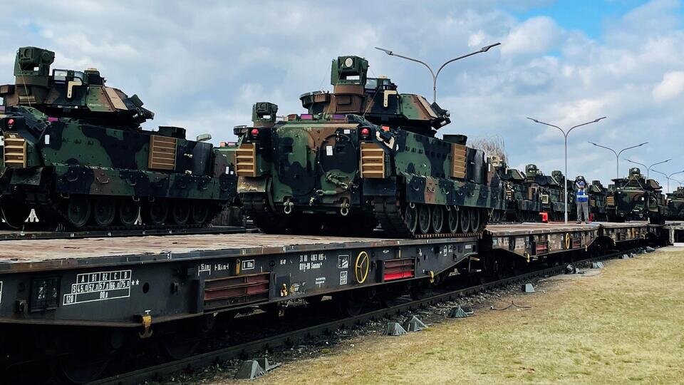     В Германии заявили о прибытии в Европу 60 БМП Bradley из США Global Look Press/Cameron Porter/Keystone Press Agency