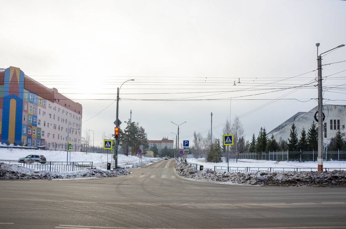 Ближайшая к больнице №7 остановка автобусного маршрута №1 находится почти в 400 метрах от учреждения, а остановка 24-го автобуса  – и того дальше, почти в 600 метрах.