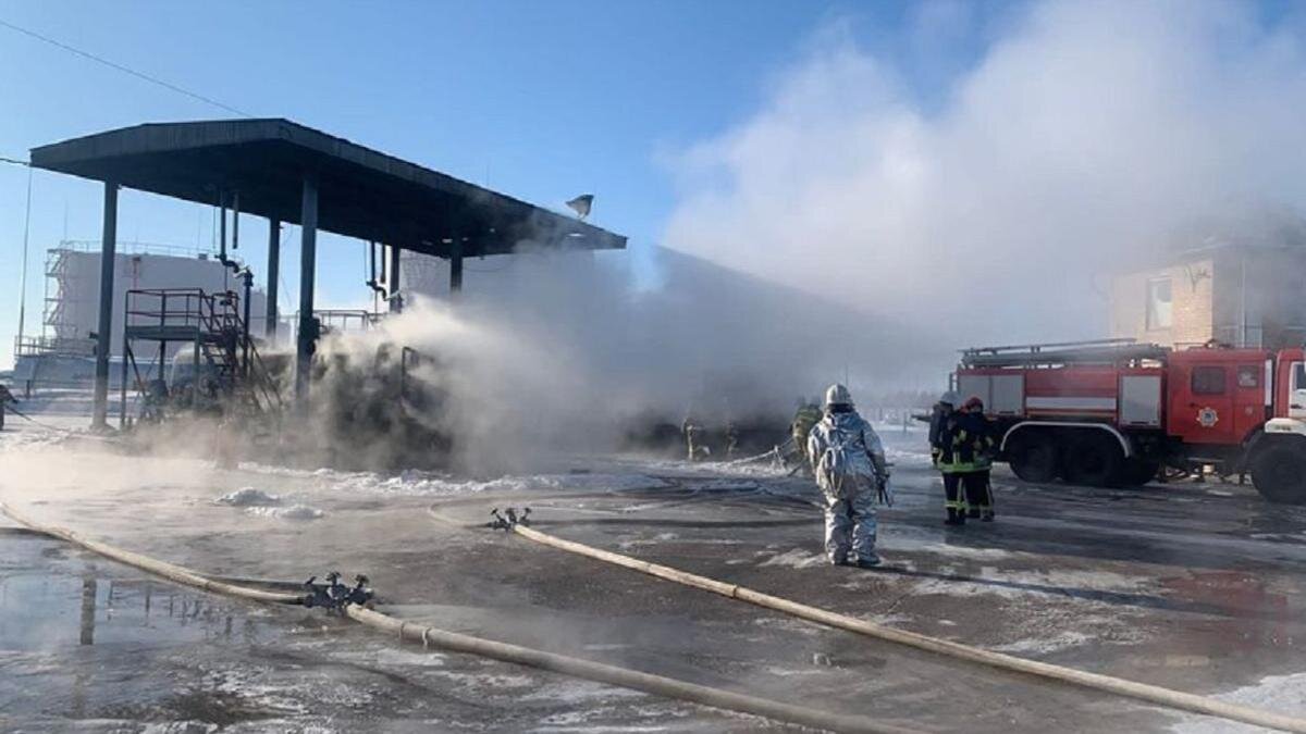    Пожарные тушат пожар:ДЧС Акмолинской области