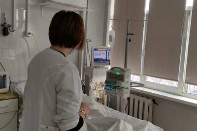    Ксения Мишонова в палате у девочки Сони из Химок ©Telegram-канал "Осторожно! Дети"