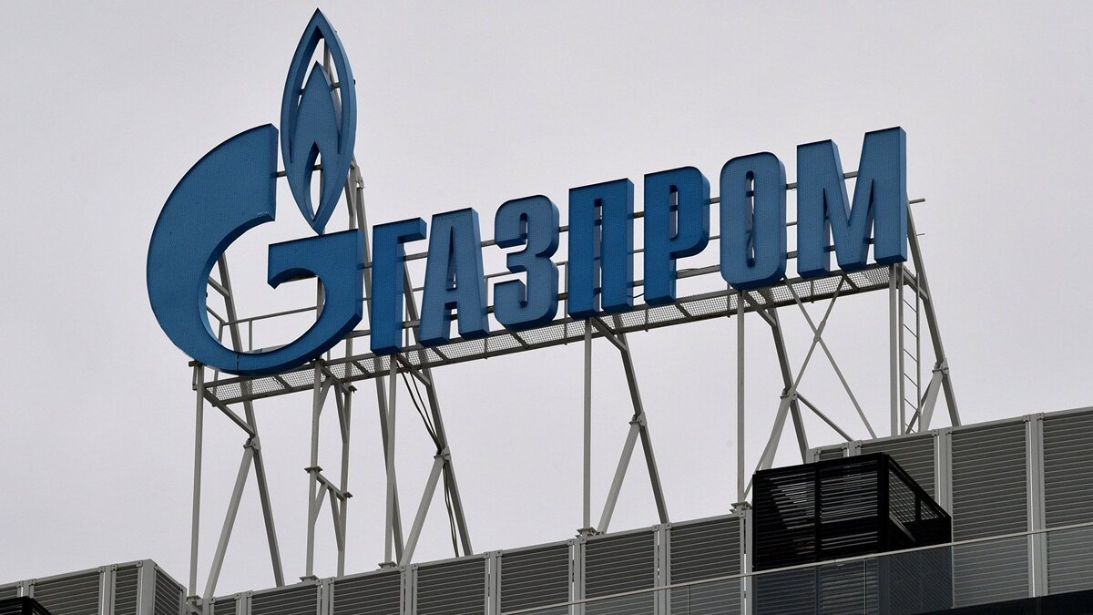    Вывеска на офисе ПАО "Газпром" на Московском проспекте в Санкт-Петербурге© РИА Новости . Александр Гальперин