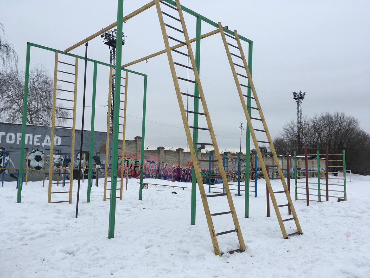 Картинка из интернета. Примерно такая высокая лесенка и была