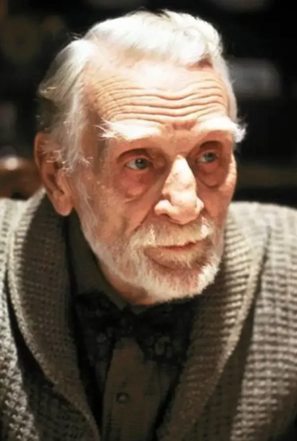 Знаменитый русский бас Федор Иванович Шаляпин имел две жены. Причем, в течение 15 лет они обе были у него параллельно. От обеих жен у него было 9 детей.-5