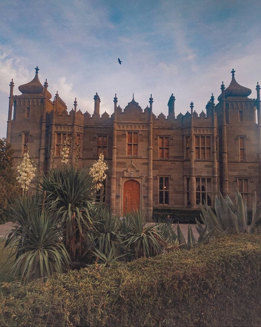 Воронцовский дворец. Источник: https://avatars.mds.yandex.net/i?id=9a054b10337f9481c7baf71b630fae89_l-5869756-images-thumbs&n=33&w=575&h=720&q=60