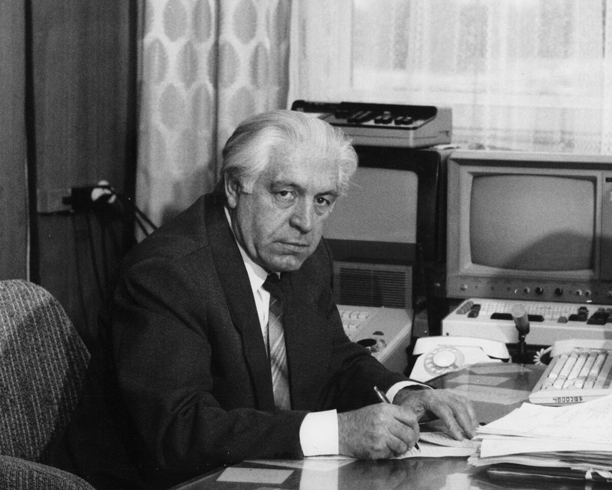 Первый начальник реакторного цеха ЛАЭС А. И Хромченко.