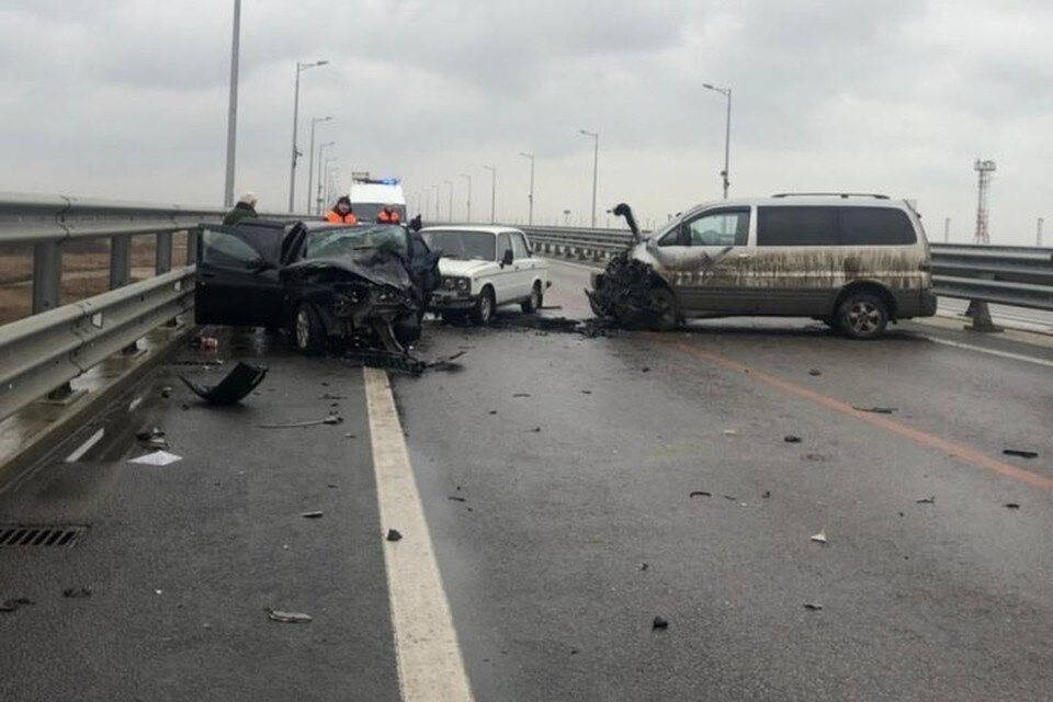     Страшное ДТП на Крымском мосту произошло ранним утром 20 февраля. Фото: пресс-служба МВД Крыма