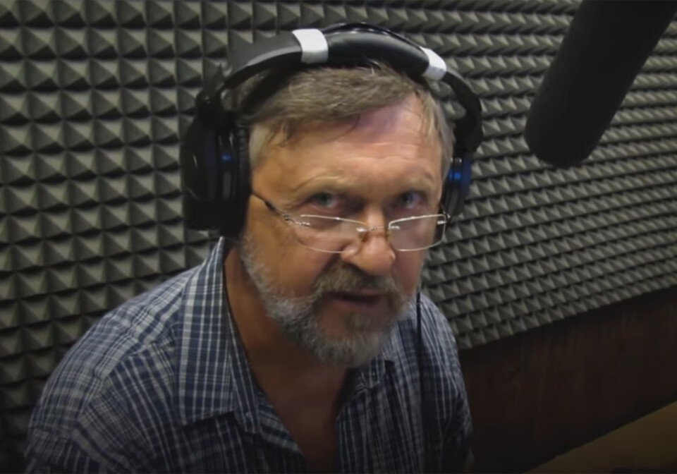     Владимир Антоник очаровывает голосом. Фото: кадр из фильма «Владимир Антоник - Голос русского дубляжа»