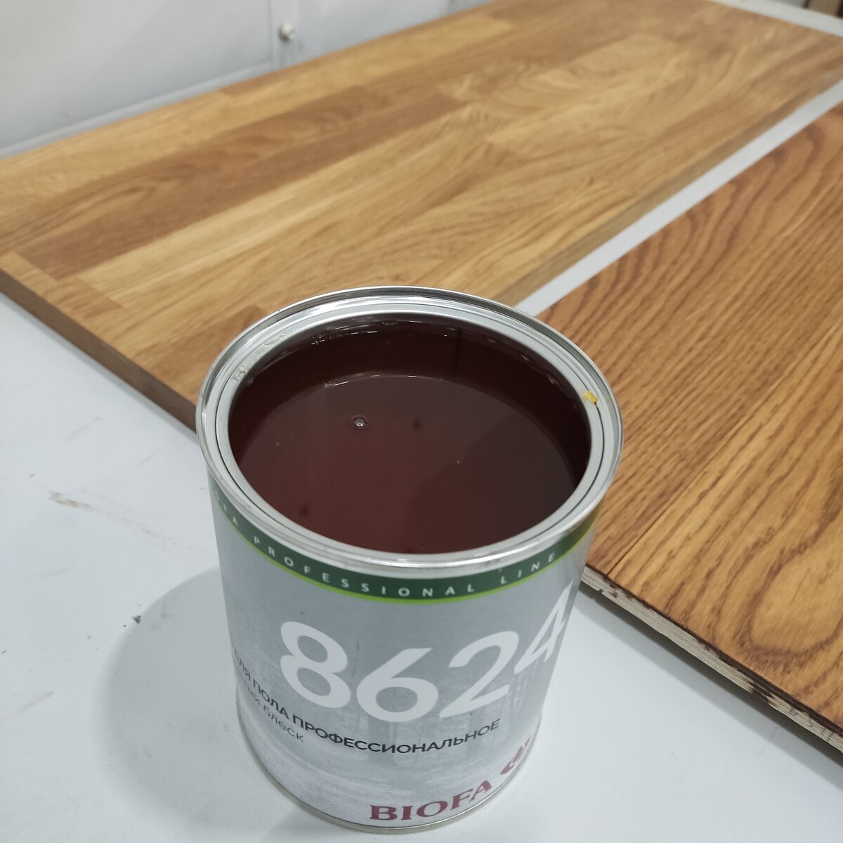Бесцветное масло для пола BIOFA 8624 - до перемешивания
