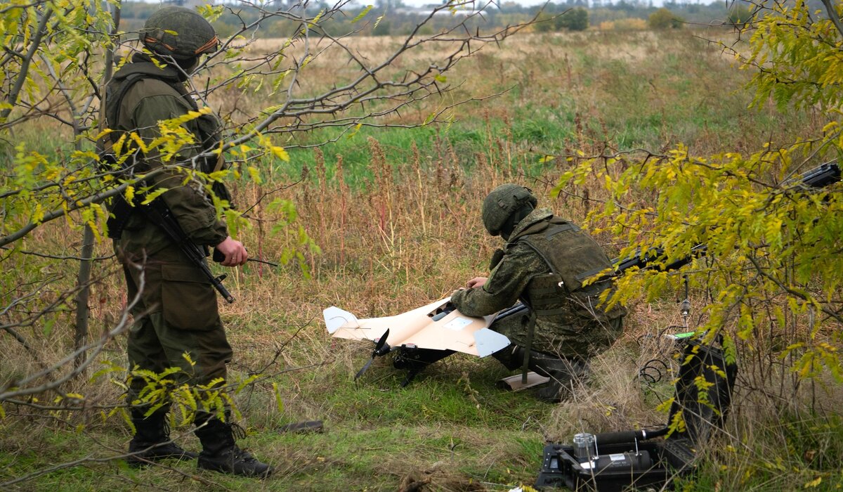     Военнослужащие ВС РФ запускают дрон-камикадзе «Куб» на Николаево-Криворожском направлении / РИА Новости / Иван Родионов