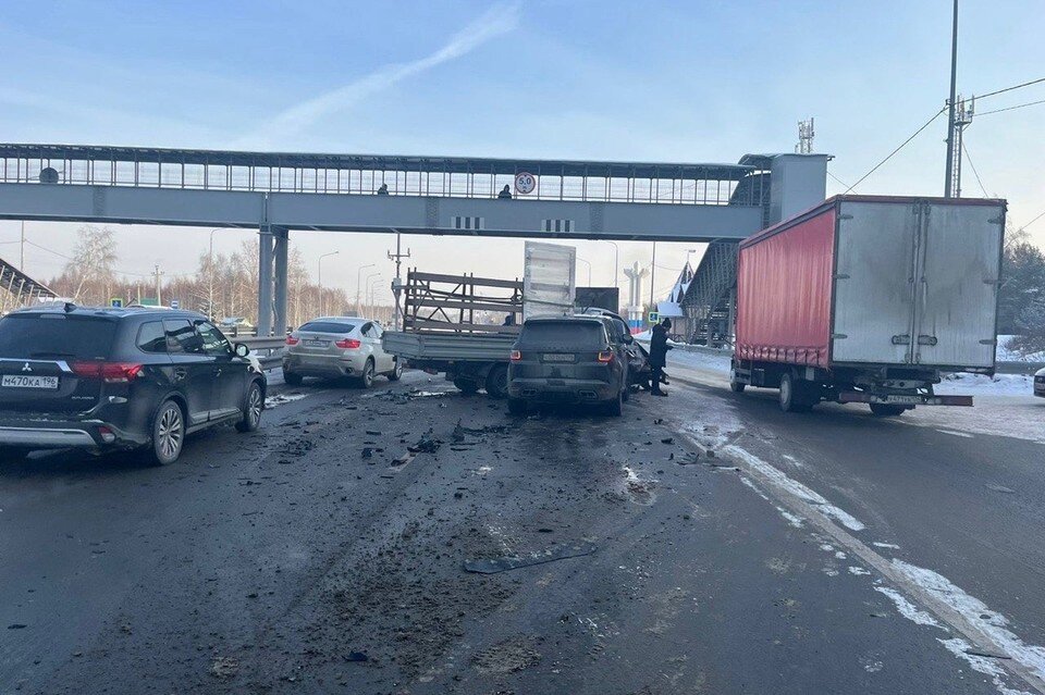     Из-за ДТП образовалась крупная пробка. Фото: ГИБДД Екатеринбурга