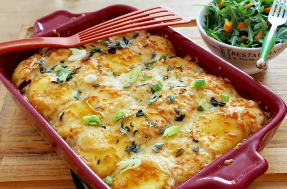 Домашняя запеканка с курицей и помидорами. Фото взято из открытых источников.