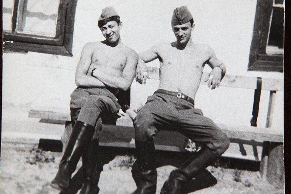     Михаил Боярский смирился в армии, что на время придется забыть о любимых усах. Фото: личный архив героя публикации