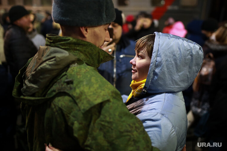    Жены военнослужащих Югорска сфотографировались в форме мужей